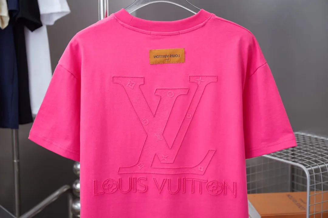 🅿️190 1V 25SS early spring new style Toothbrush embroidered logo short sleeves Light luxury essential item for daily commuting for men and women Correct version Welcome to compare Detailed features · 320g 100% pure cotton double yarn jersey fabric · Custom dyed in the same vat, special thickened 32 pieces double-strand 1X1 thread · Imported Tajima machine machine embroidery, toothbrush embroidered logo embroidery pattern + three-dimensional burnt flowers · Double-needle sewing and cross-seam technology · Original main mark, washed tag, brand moisture-proof paper packaging Color: black/white/pink Size: S/M/L/XLI